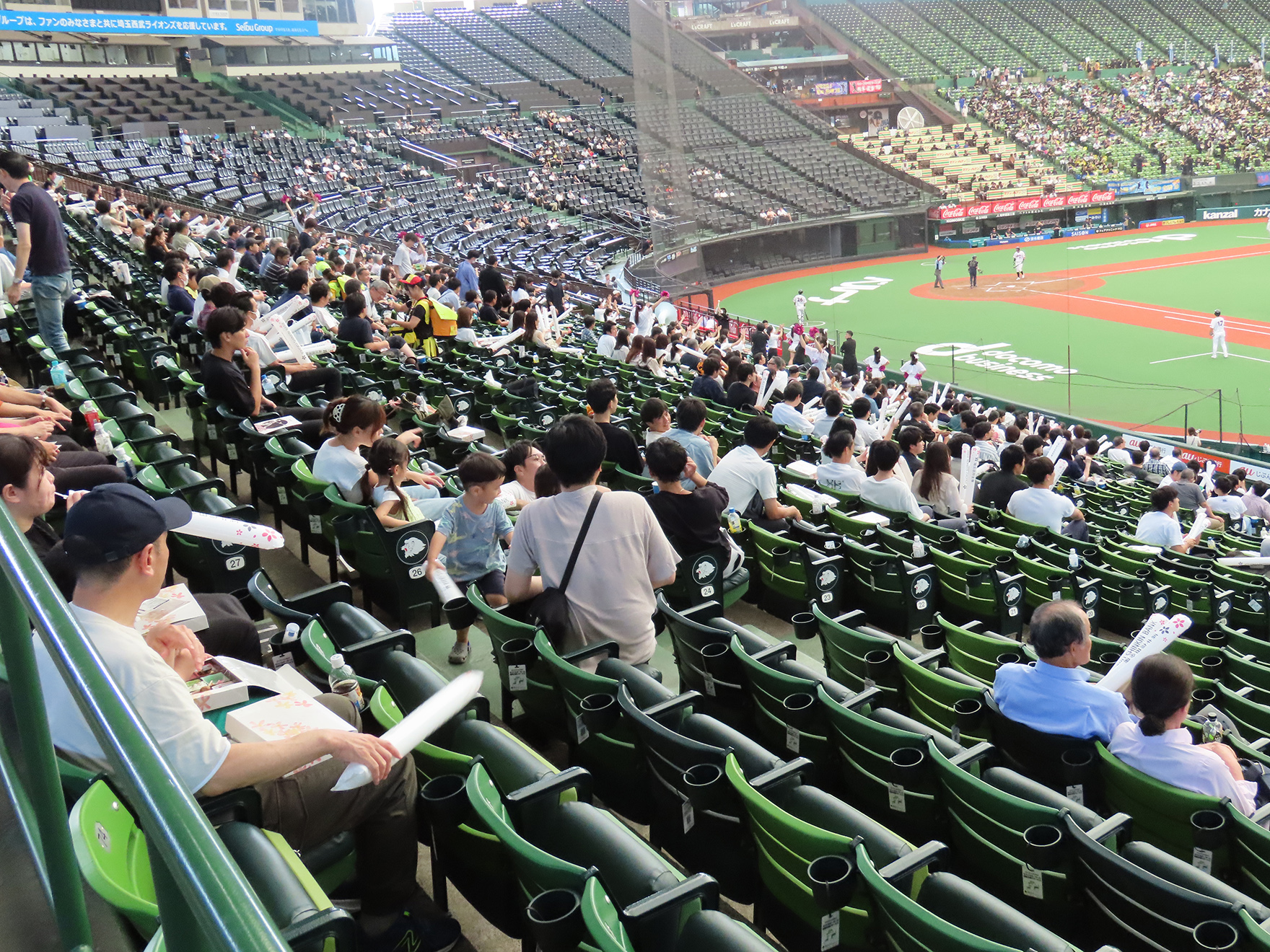 東京都信用金庫野球大会の観戦風景